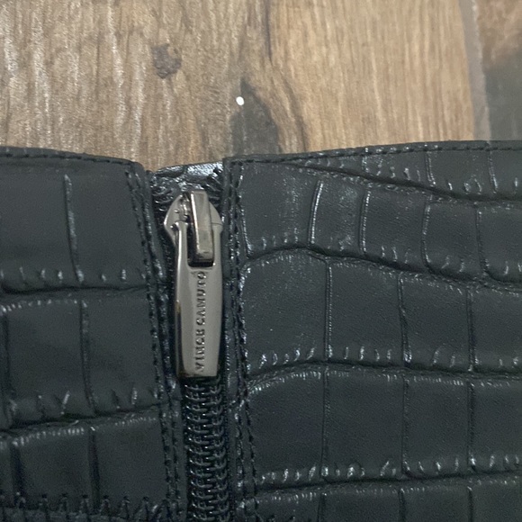 Vince Camuto Saraalan Black Leather Snakeprint Knee Boots - Picture 8 of 8